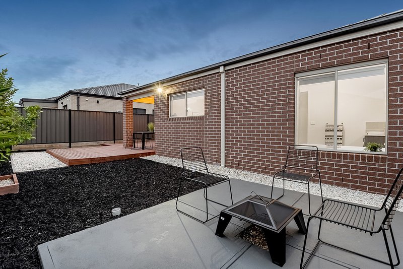 Photo - 31 Versant Drive, Craigieburn VIC 3064 - Image 22