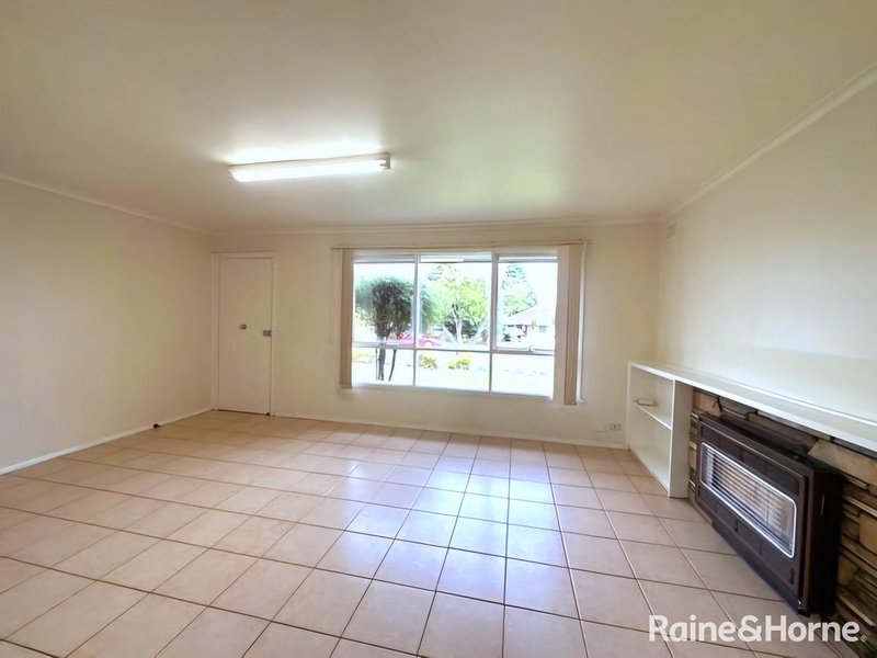 Photo - 31 Wallarano Drive, Noble Park VIC 3174 - Image 2