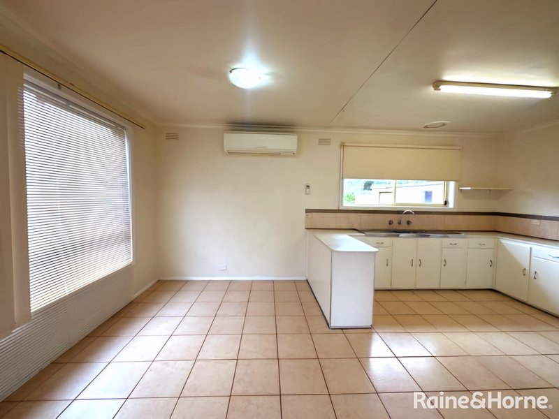 Photo - 31 Wallarano Drive, Noble Park VIC 3174 - Image 3