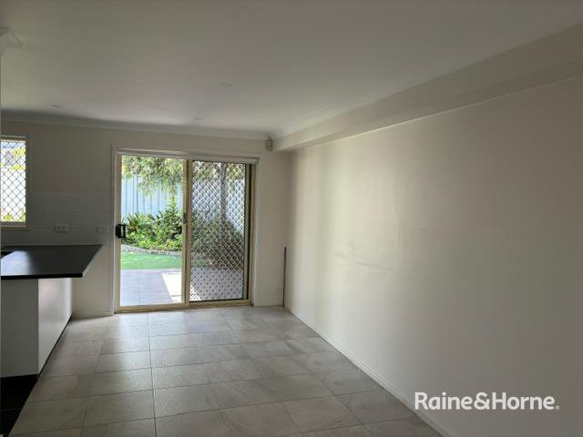 Photo - 3/1 Waratah Crescent, Macquarie Fields NSW 2564 - Image 4