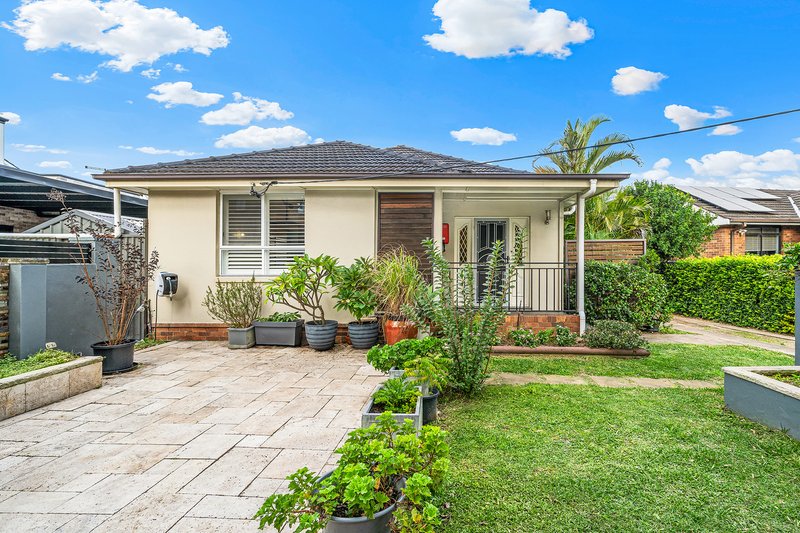 Photo - 31 Warburton Street, Chifley NSW 2036 - Image 2