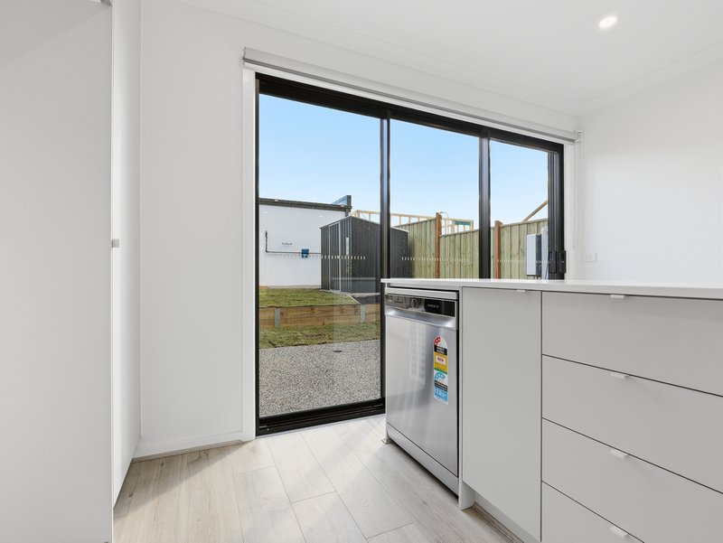 Photo - 31 Warin Lane, Bacchus Marsh VIC 3340 - Image 5