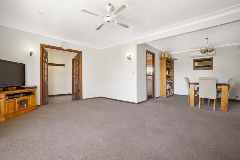 Photo - 31 Warrenwood Avenue, Hoppers Crossing VIC 3029 - Image 6