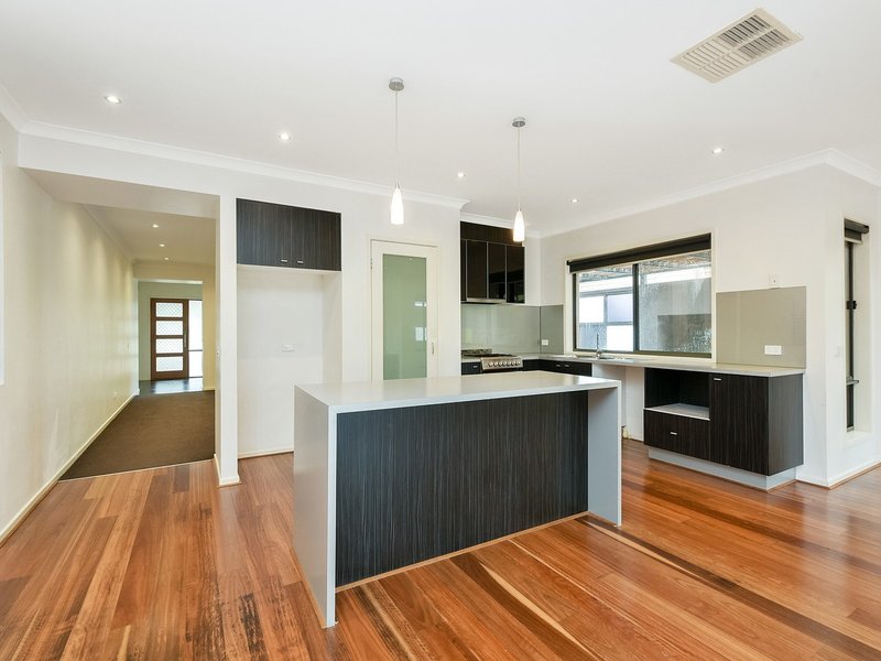 Photo - 31 Waterbury Street, Cranbourne VIC 3977 - Image 3