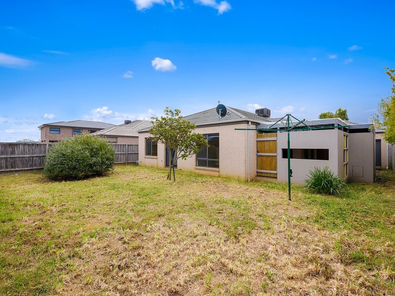 Photo - 31 Waterbury Street, Cranbourne VIC 3977 - Image 14