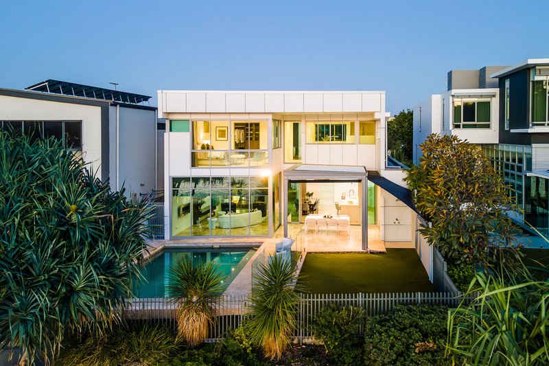 Photo - 31 Waterline Crescent, Bulimba QLD 4171 - Image 2