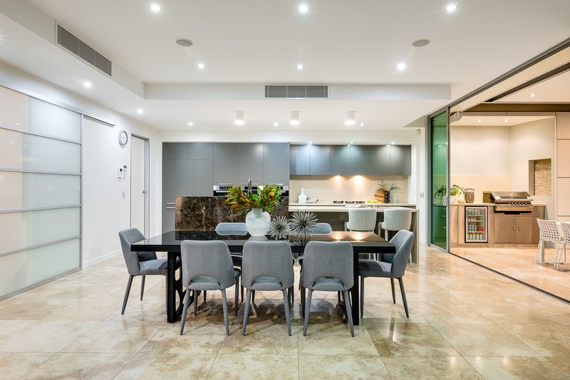 Photo - 31 Waterline Crescent, Bulimba QLD 4171 - Image 3
