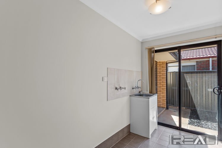 Photo - 31 Wattle Crescent, Munno Para West SA 5115 - Image 6