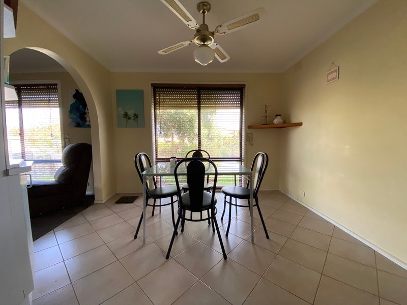 Photo - 31 Winamurra Crescent, Thomastown VIC 3074 - Image 3