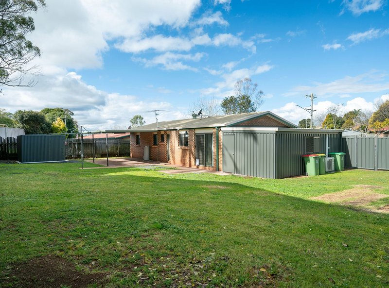 Photo - 31 Wine Drive, Wilsonton QLD 4350 - Image 6