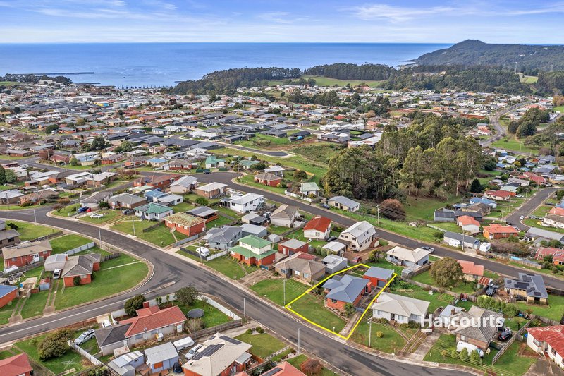 Photo - 31 Winter Avenue, Upper Burnie TAS 7320 - Image 2