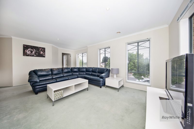 Photo - 31 Wolviston Avenue, Hillside VIC 3037 - Image 11