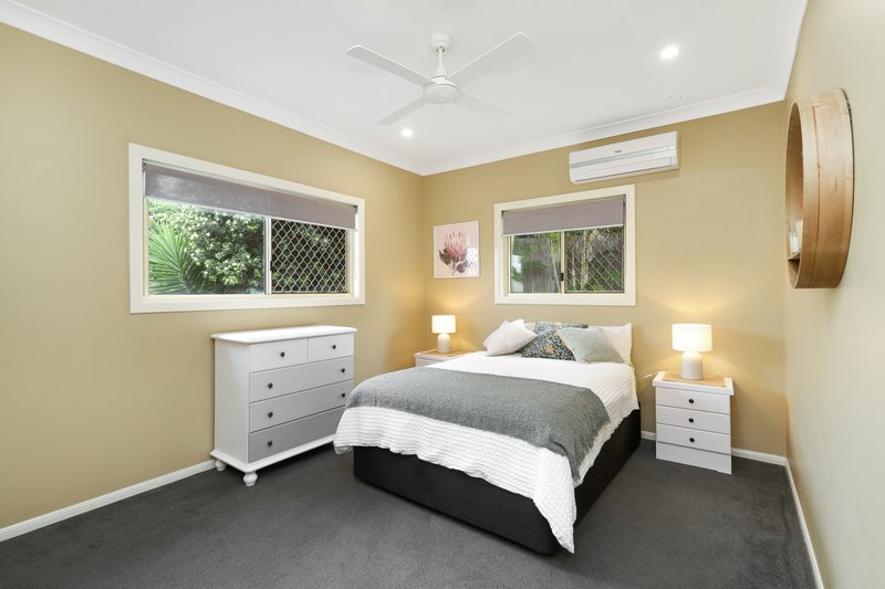 Photo - 31 Woodburn Place, Ferny Hills QLD 4055 - Image 11