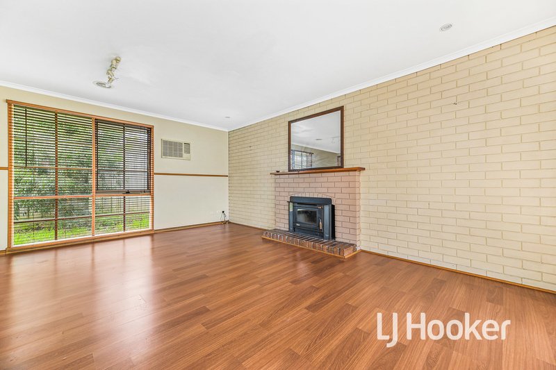 Photo - 31 Woodlands Crescent, Narre Warren VIC 3805 - Image 3