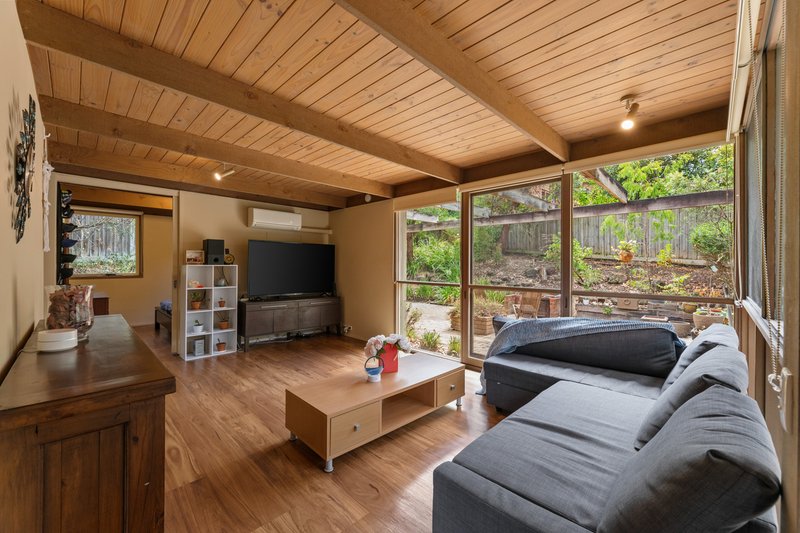 Photo - 31 Woodleigh Crescent, Vermont South VIC 3133 - Image 5
