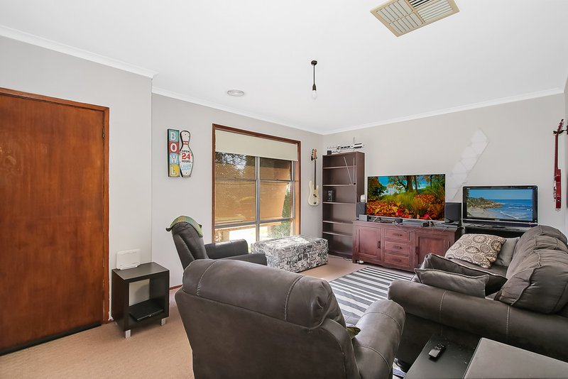 Photo - 31 Wornes Drive, Wodonga VIC 3690 - Image 3