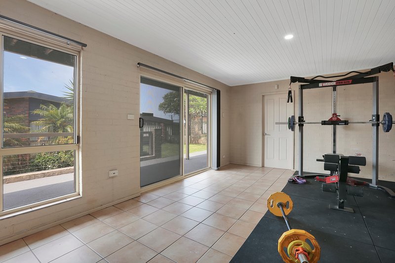 Photo - 31 Wybalena Ave , Koonawarra NSW 2530 - Image 6