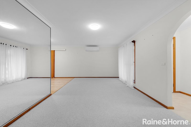 Photo - 31 Yeovil Drive, Bomaderry NSW 2541 - Image 4
