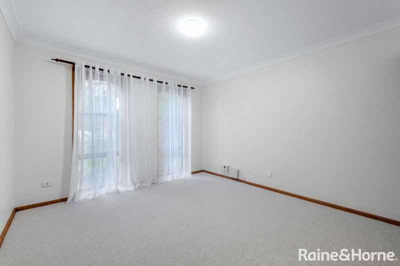 Photo - 31 Yeovil Drive, Bomaderry NSW 2541 - Image 6