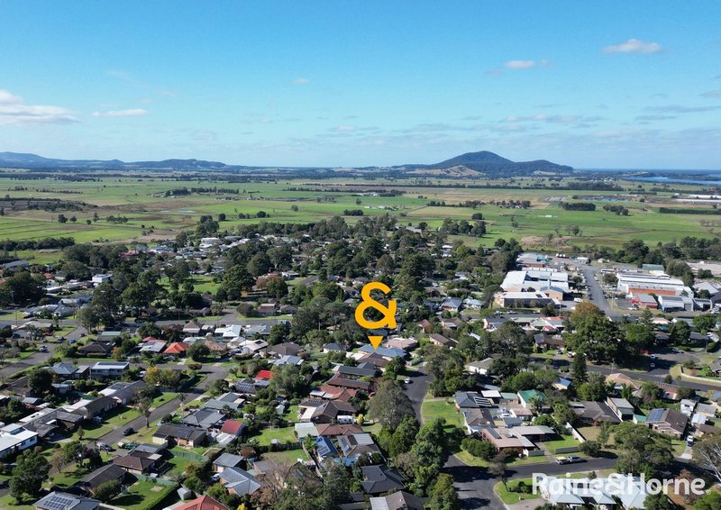 Photo - 31 Yeovil Drive, Bomaderry NSW 2541 - Image 14