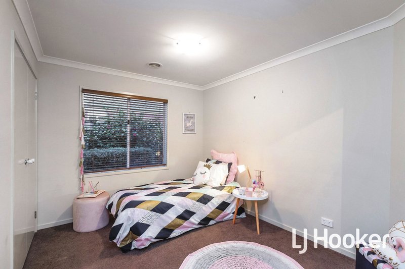 Photo - 31 Yuruga Boulevard, Point Cook VIC 3030 - Image 12