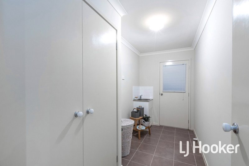 Photo - 31 Yuruga Boulevard, Point Cook VIC 3030 - Image 15