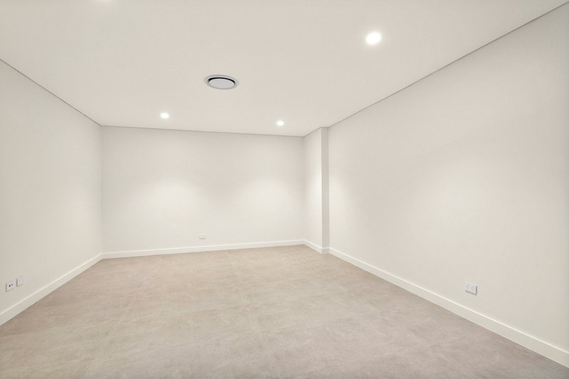 Photo - 3/10 Aitkin Place, Lake Heights NSW 2502 - Image 7