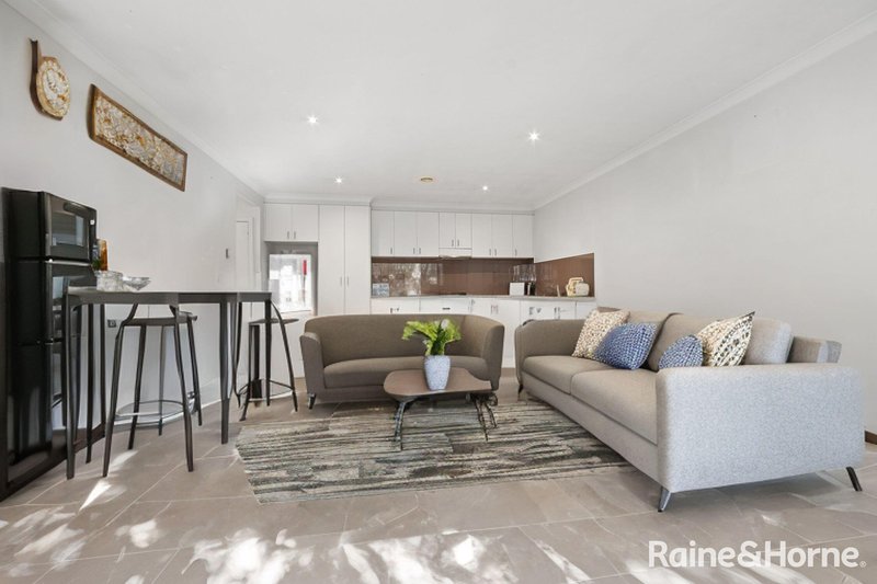 Photo - 3/10 Albert Crescent, St Albans VIC 3021 - Image 8