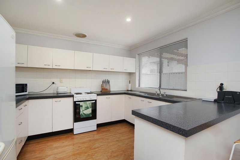 Photo - 3/10 Bridges Road, Melville WA 6156 - Image 8
