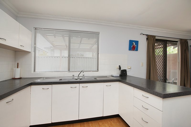 Photo - 3/10 Bridges Road, Melville WA 6156 - Image 9