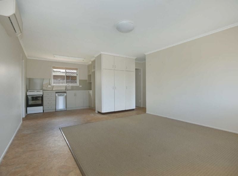 Photo - 3/10 Buckland Street, Harristown QLD 4350 - Image 4