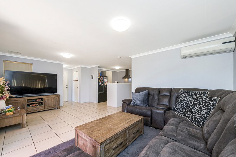 Photo - 3/10 Delamere Way, Camillo WA 6111 - Image 4