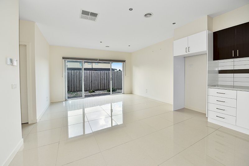 Photo - 3/10 Dhemre Place, Dallas VIC 3047 - Image 4