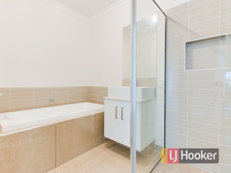 Photo - 3/10 Hayes Road, Hampton Park VIC 3976 - Image 4