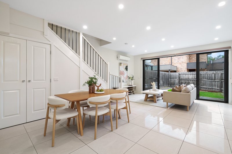 Photo - 3/10 Rae Street, Chadstone VIC 3148 - Image 2