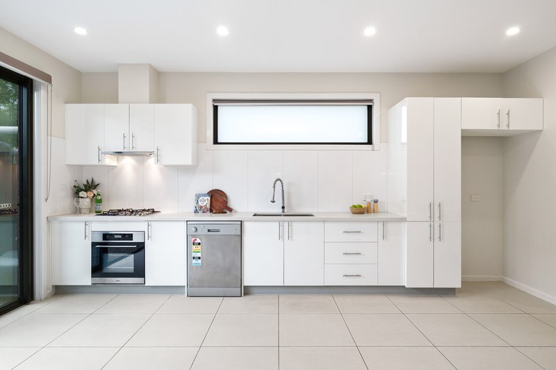 Photo - 3/10 Rae Street, Chadstone VIC 3148 - Image 4