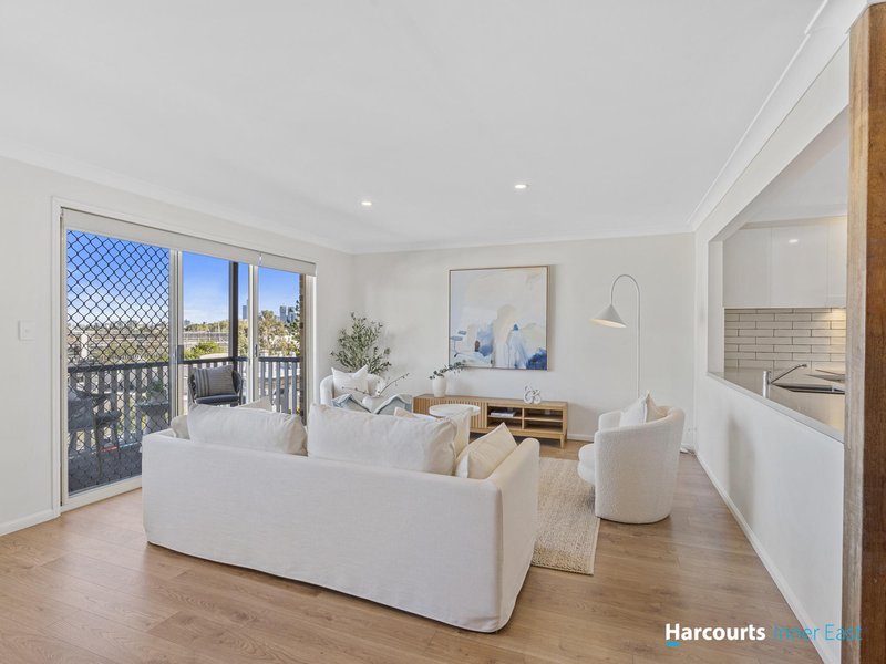 Photo - 3/10 Riddell Street, Bulimba QLD 4171 - Image 2
