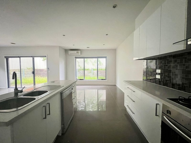 Photo - 3/10 Shadforth Street, Westmeadows VIC 3049 - Image 5