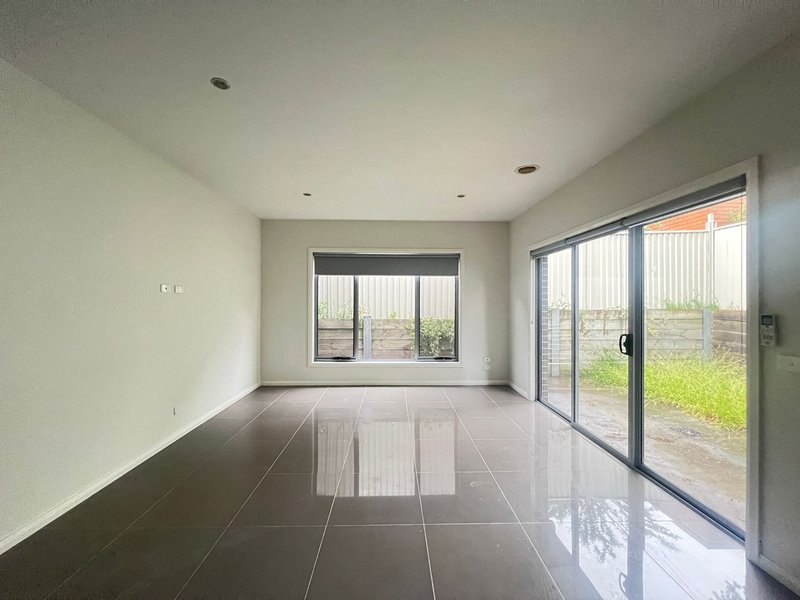 Photo - 3/10 Shadforth Street, Westmeadows VIC 3049 - Image 7