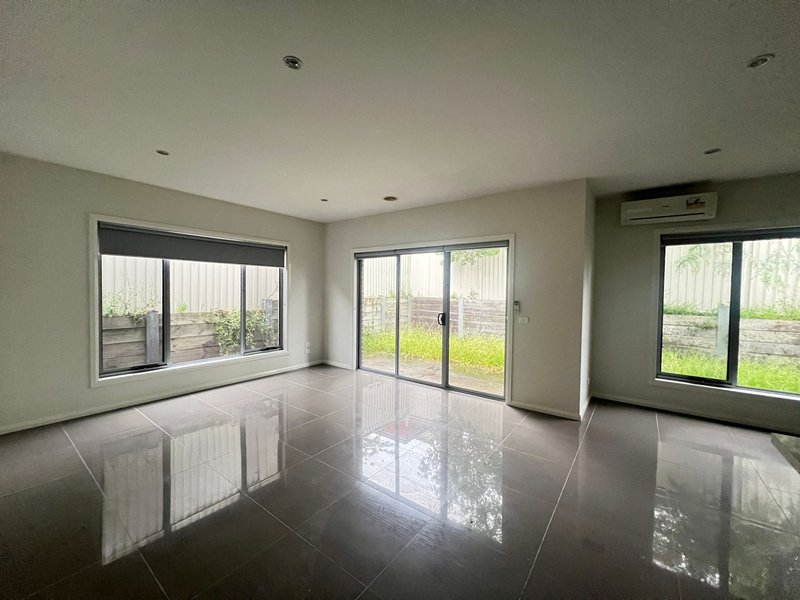 Photo - 3/10 Shadforth Street, Westmeadows VIC 3049 - Image 8