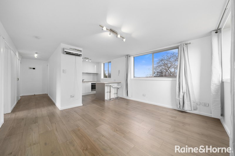 Photo - 3/10 Stornaway Road, Queanbeyan NSW 2620 - Image 3