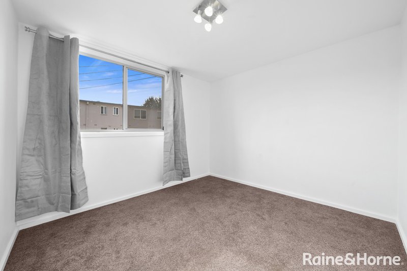 Photo - 3/10 Stornaway Road, Queanbeyan NSW 2620 - Image 7