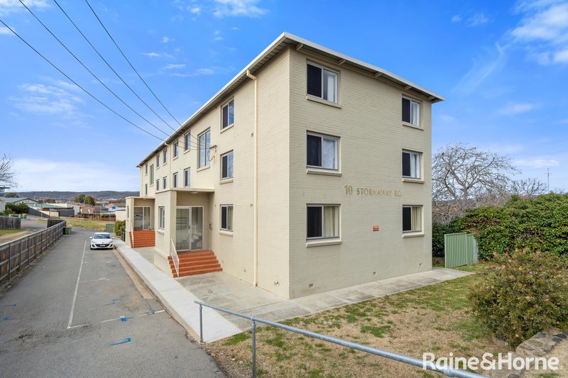 Photo - 3/10 Stornaway Road, Queanbeyan NSW 2620 - Image 9