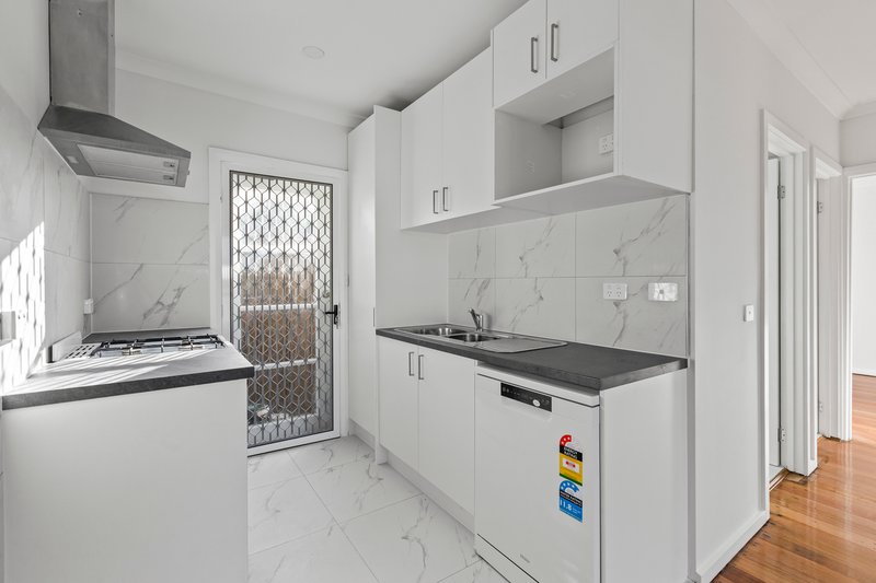Photo - 3/10 Sylvan Grove, Pascoe Vale South VIC 3044 - Image 5