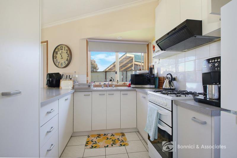 Photo - 3/10 Thrush Court, West Wodonga VIC 3690 - Image 6