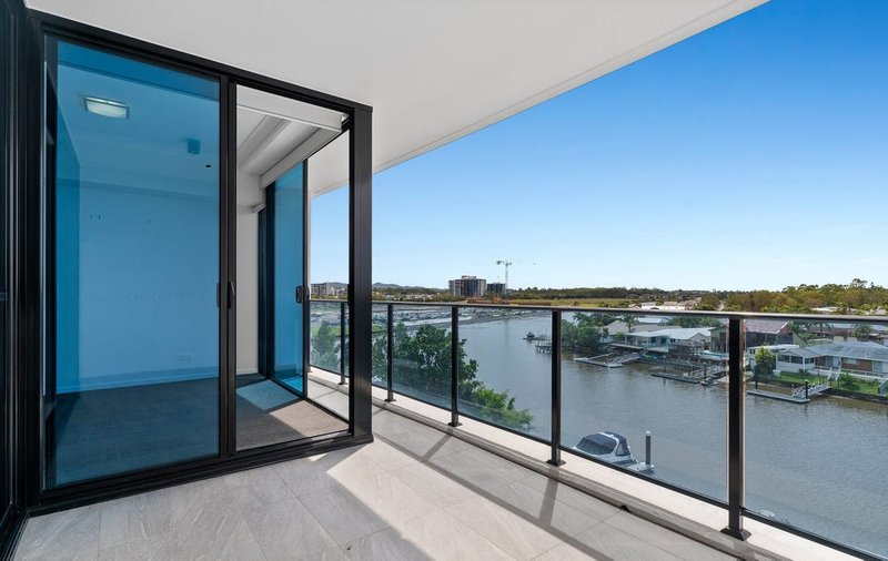Photo - 31003/5 Harbour Side Court, Biggera Waters QLD 4216 - Image 2