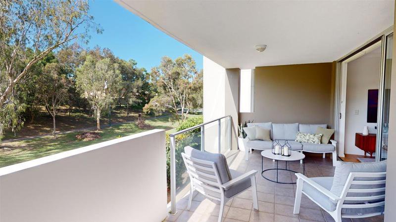 Photo - 3101/12-14 Executive Drive, Burleigh Waters QLD 4220 - Image 5