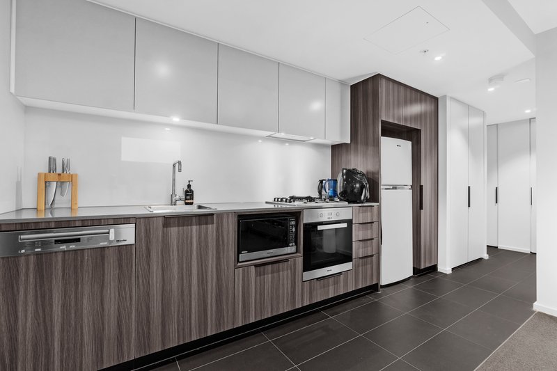 Photo - 3101E/888 Collins Street, Docklands VIC 3008 - Image 3