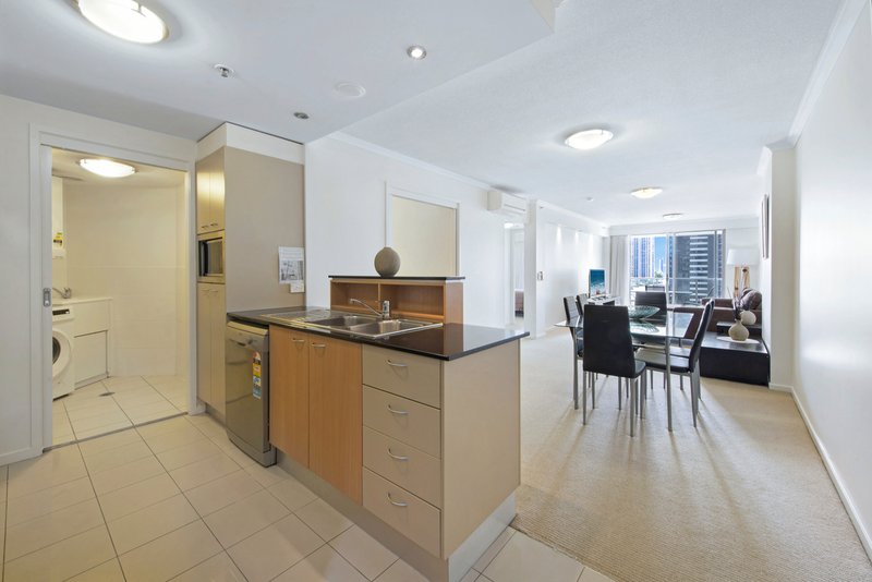 Photo - 3102/21-31 Cypress Avenue, Surfers Paradise QLD 4217 - Image 9