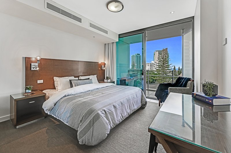 Photo - 310/3018 Surfers Paradise Blvd , Surfers Paradise QLD 4217 - Image 5